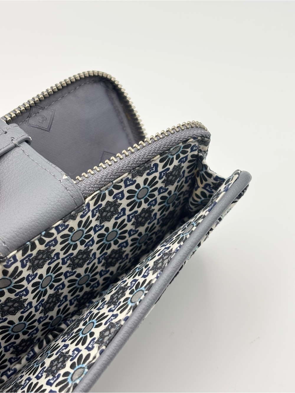 Vera Bradley Gray Floral Medallion Zip Wallet - Picture 6 of 10